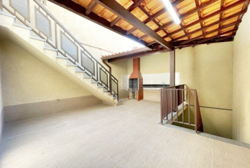 Belo Sobrado à venda no Parque São Domingos na Rua Waltrudes Correa,