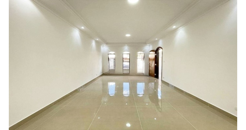 Belo Sobrado à venda no Parque São Domingos na Rua Waltrudes Correa,