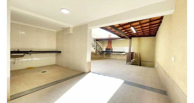 Belo Sobrado à venda no Parque São Domingos na Rua Waltrudes Correa,