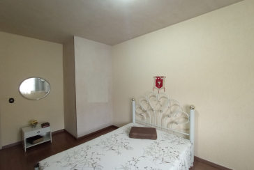 Bom Sobrado à venda na Ayrosa na Rua Rouxinol, com 2 dormitórios