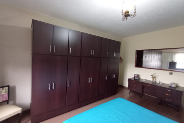 Bom Sobrado à venda na Ayrosa na Rua Rouxinol, com 2 dormitórios