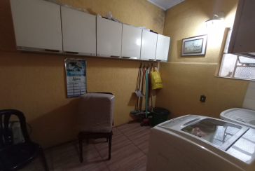 Bom Sobrado à venda na Ayrosa na Rua Rouxinol, com 2 dormitórios