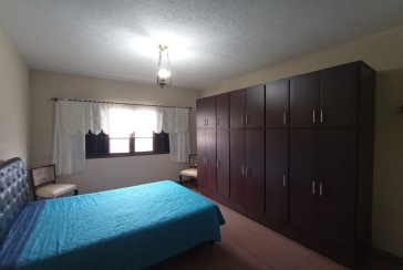 Bom Sobrado à venda na Ayrosa na Rua Rouxinol, com 2 dormitórios