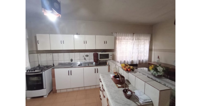 Bom Sobrado à venda na Ayrosa na Rua Rouxinol, com 2 dormitórios