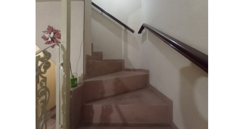 Bom Sobrado à venda na Ayrosa na Rua Rouxinol, com 2 dormitórios