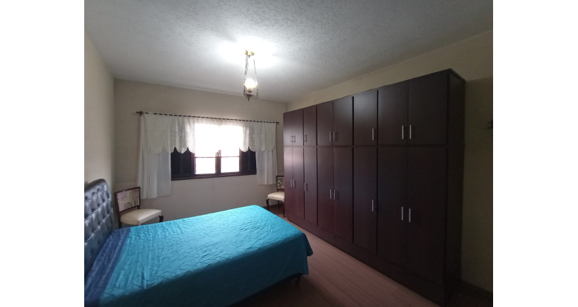 Bom Sobrado à venda na Ayrosa na Rua Rouxinol, com 2 dormitórios