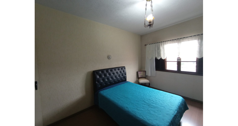 Bom Sobrado à venda na Ayrosa na Rua Rouxinol, com 2 dormitórios