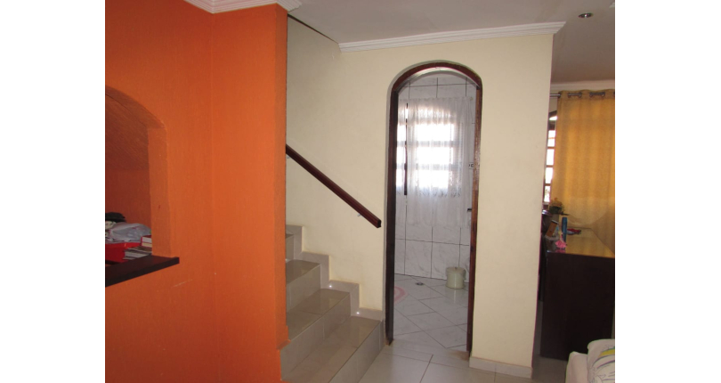 Sobrado à venda no Parque São Domingos na Rua Pedro Sernagiotti, com 3 dormitórios