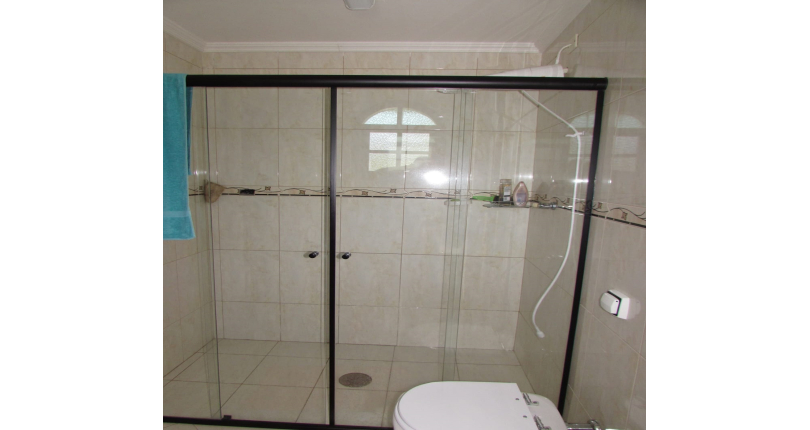 Sobrado à venda no Parque São Domingos na Rua Pedro Sernagiotti, com 3 dormitórios