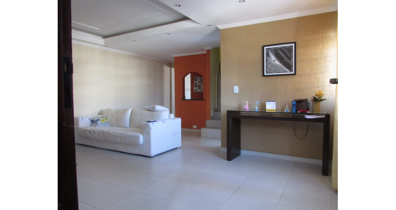 Sobrado à venda no Parque São Domingos na Rua Pedro Sernagiotti, com 3 dormitórios