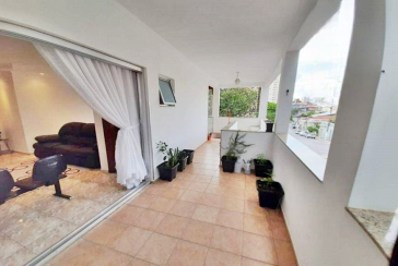 Belo Sobrado à venda na Vila Pereira Barreto na Rua Luís de Andrade,