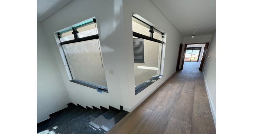 Lindo Sobrado novo à venda no Jardim Regina na Rua Francisco Ursaia, 51A