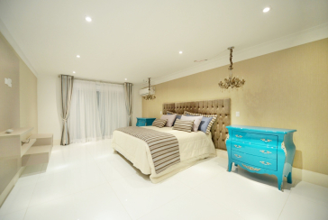 Belo Sobrado à venda no Guarujá no bairro do Jardim Acapulco na Rua Lealdino Sampaio Pedreira