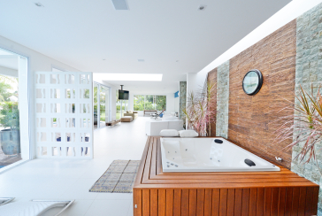 Belo Sobrado à venda no Guarujá no bairro do Jardim Acapulco na Rua Lealdino Sampaio Pedreira