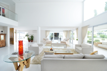 Belo Sobrado à venda no Guarujá no bairro do Jardim Acapulco na Rua Lealdino Sampaio Pedreira