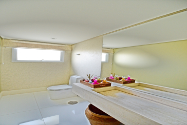 Belo Sobrado à venda no Guarujá no bairro do Jardim Acapulco na Rua Lealdino Sampaio Pedreira