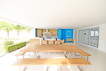 Belo Sobrado à venda no Guarujá no bairro do Jardim Acapulco na Rua Lealdino Sampaio Pedreira