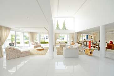 Belo Sobrado à venda no Guarujá no bairro do Jardim Acapulco na Rua Lealdino Sampaio Pedreira