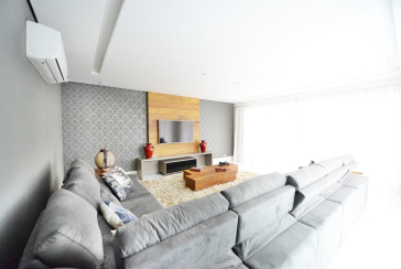 Belo Sobrado à venda no Guarujá no bairro do Jardim Acapulco na Rua Lealdino Sampaio Pedreira