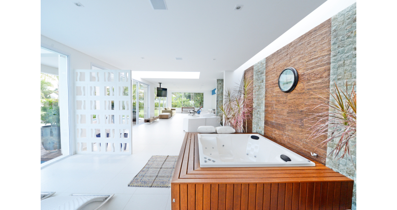 Belo Sobrado à venda no Guarujá no bairro do Jardim Acapulco na Rua Lealdino Sampaio Pedreira