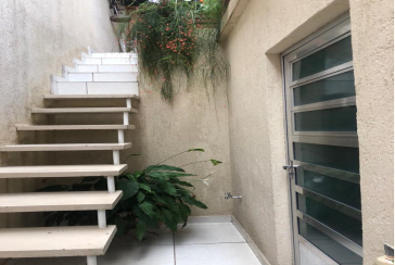 Belo Sobrado à venda na Vila Guedes na Rua Carolina Guedes, 