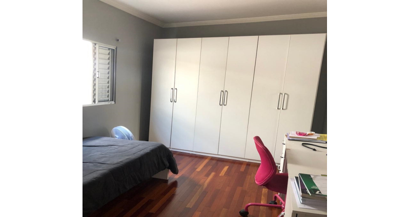 Belo Sobrado à venda na Vila Guedes na Rua Carolina Guedes, 