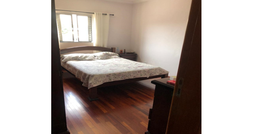 Belo Sobrado à venda na Vila Guedes na Rua Carolina Guedes, 