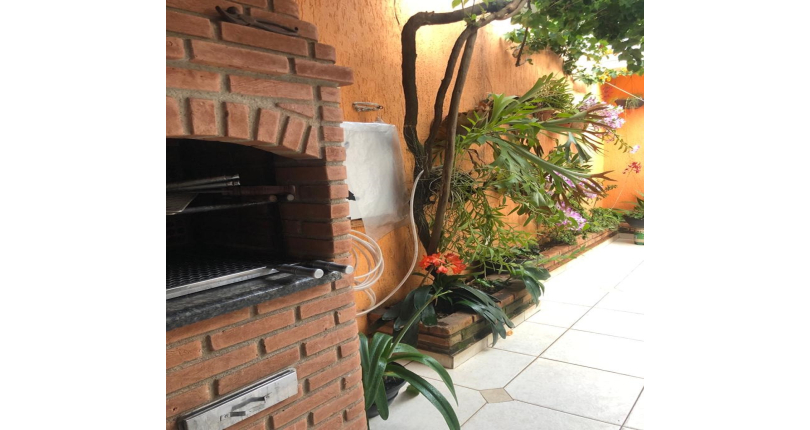 Belo Sobrado à venda na Vila Guedes na Rua Carolina Guedes, 