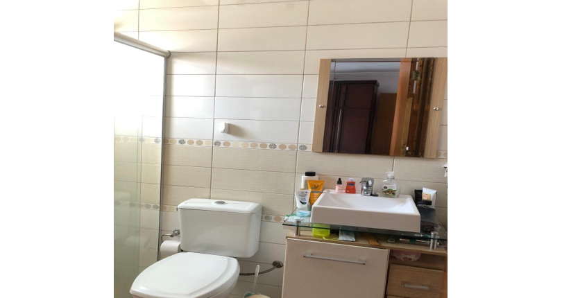 Belo Sobrado à venda na Vila Guedes na Rua Carolina Guedes, 