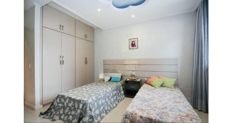 LINDO Sobrado à venda no Parque Maria Domitila na Rua Monsenhor Castro Nery com 4 dormitórios