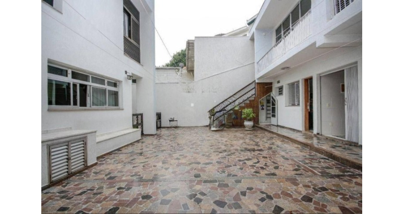 LINDO Sobrado à venda no Parque Maria Domitila na Rua Monsenhor Castro Nery com 4 dormitórios