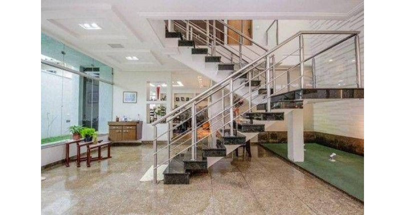 LINDO Sobrado à venda no Parque Maria Domitila na Rua Monsenhor Castro Nery com 4 dormitórios