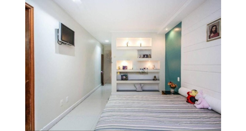 LINDO Sobrado à venda no Parque Maria Domitila na Rua Monsenhor Castro Nery com 4 dormitórios