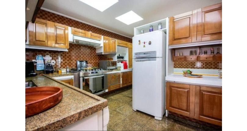 LINDO Sobrado à venda no Parque Maria Domitila na Rua Monsenhor Castro Nery com 4 dormitórios