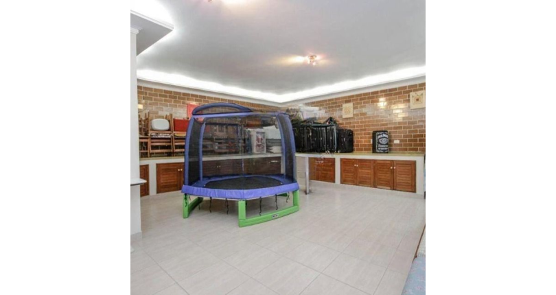 LINDO Sobrado à venda no Parque Maria Domitila na Rua Monsenhor Castro Nery com 4 dormitórios