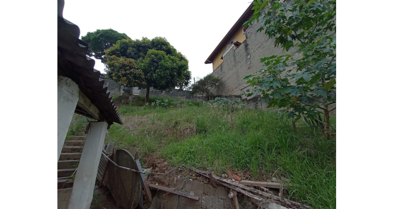 Terreno à venda no Jardim Mutinga na Rua Gustavo de Lacerda