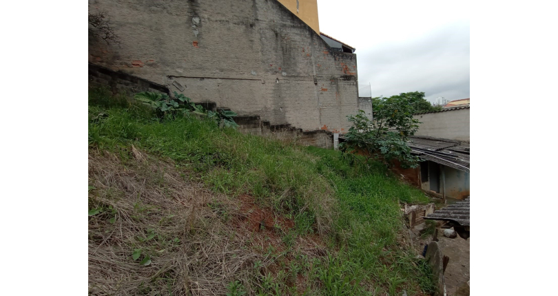 Terreno à venda no Jardim Mutinga na Rua Gustavo de Lacerda