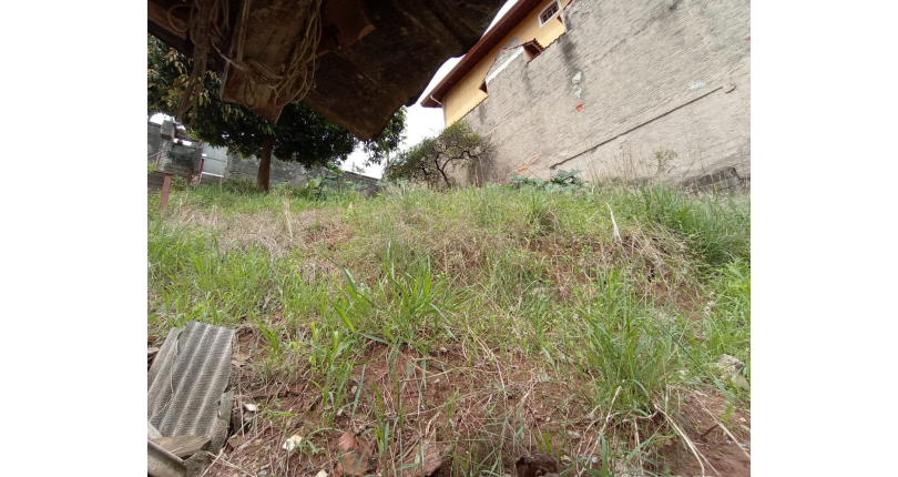 Terreno à venda no Jardim Mutinga na Rua Gustavo de Lacerda