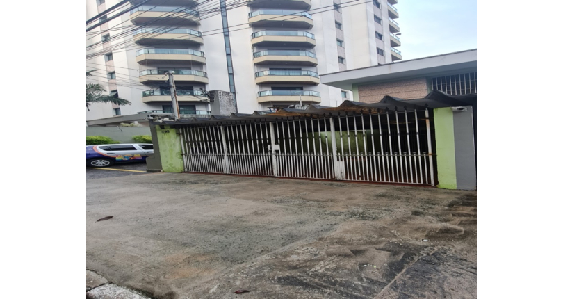 Sobrado à venda no Parque São Domingos na Avenida General Charles de Gaulle