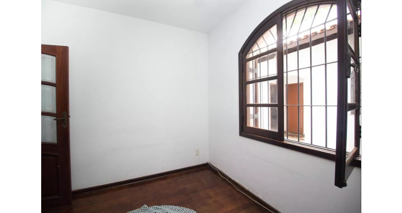 Casa à venda na Vila Fiat Lux na Rua General Alencastro Guimarães