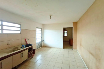 Casa para renda à venda no Jaraguá na Rua Coronel José Venâncio Dias