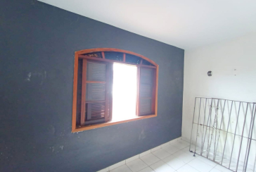 Casa para renda à venda no Jaraguá na Rua Coronel José Venâncio Dias