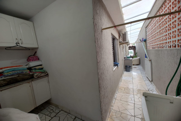 Bom Sobrado à venda no Parque Maria Domitila na Rua Estevão Ribeiro,