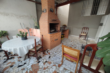 Bom Sobrado à venda no Parque Maria Domitila na Rua Estevão Ribeiro,