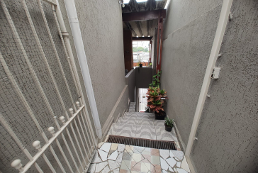 Bom Sobrado à venda no Parque Maria Domitila na Rua Estevão Ribeiro,