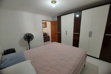 Bom Sobrado à venda no Parque Maria Domitila na Rua Estevão Ribeiro,