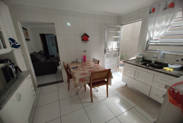 Bom Sobrado à venda no Parque Maria Domitila na Rua Estevão Ribeiro,