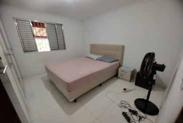 Bom Sobrado à venda no Parque Maria Domitila na Rua Estevão Ribeiro,