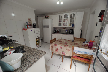 Bom Sobrado à venda no Parque Maria Domitila na Rua Estevão Ribeiro,