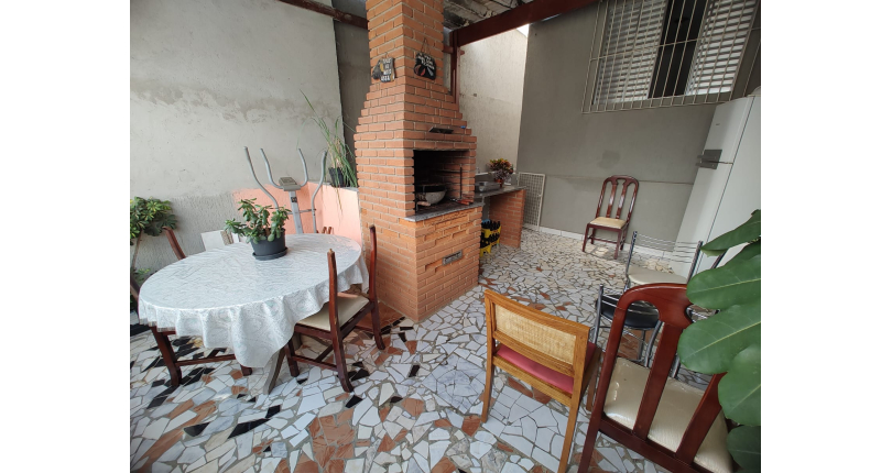 Bom Sobrado à venda no Parque Maria Domitila na Rua Estevão Ribeiro,